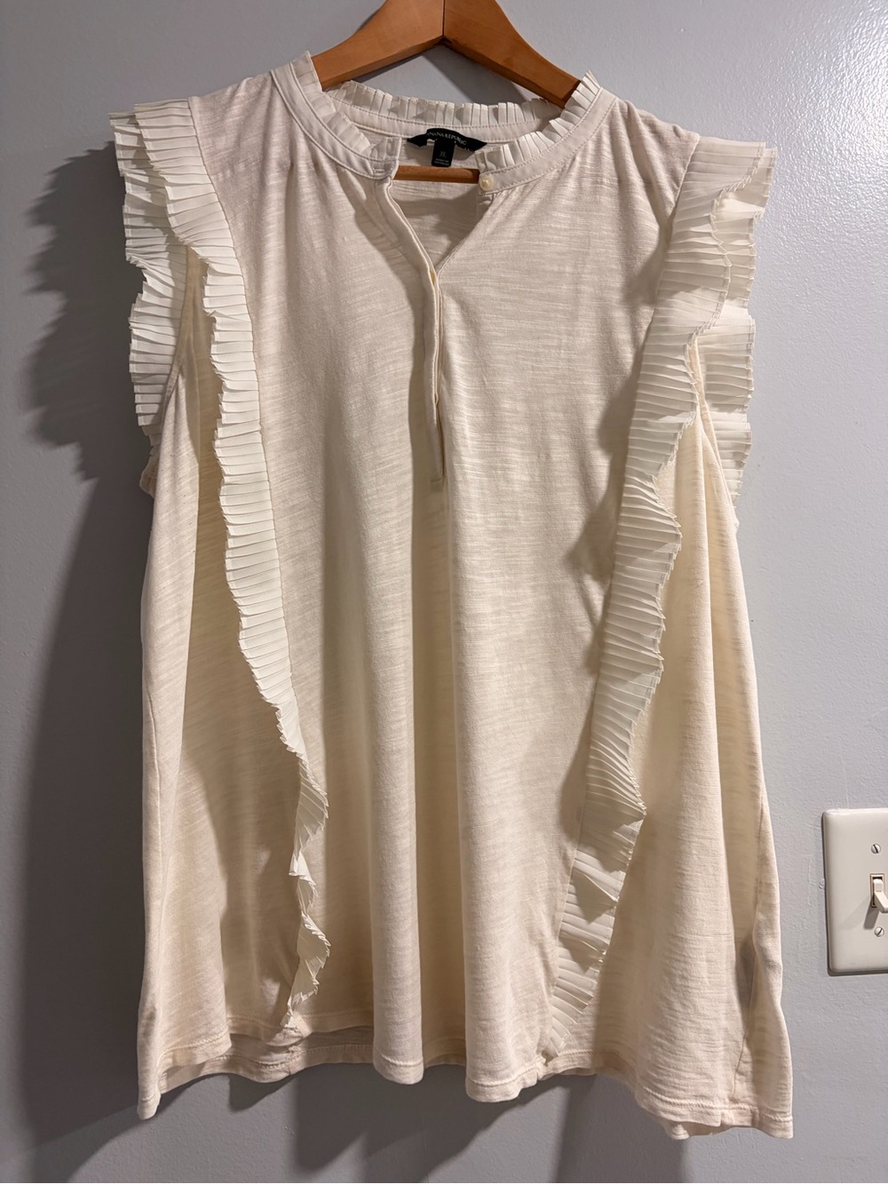 Banana Republic Cream Ruffle-Trim Sleeveless Tank